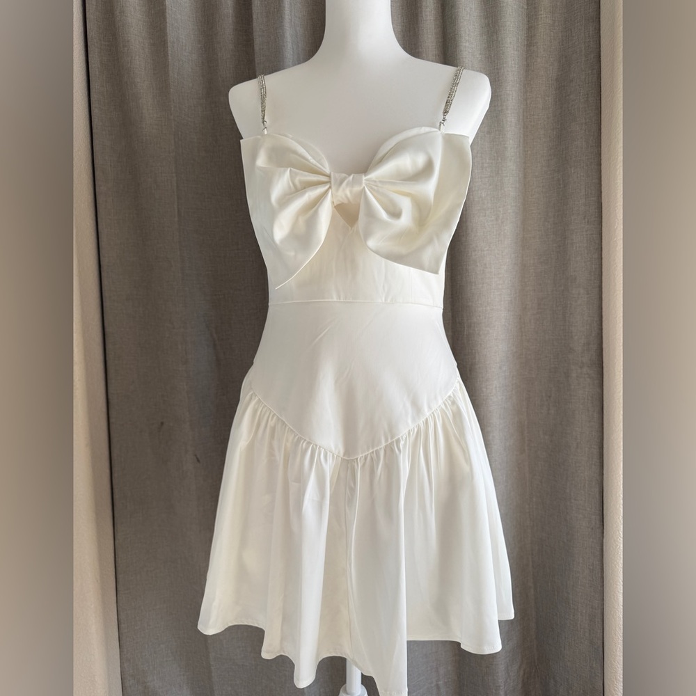 Elegant White Mini Dress with Bow Detail and Sparkly Straps